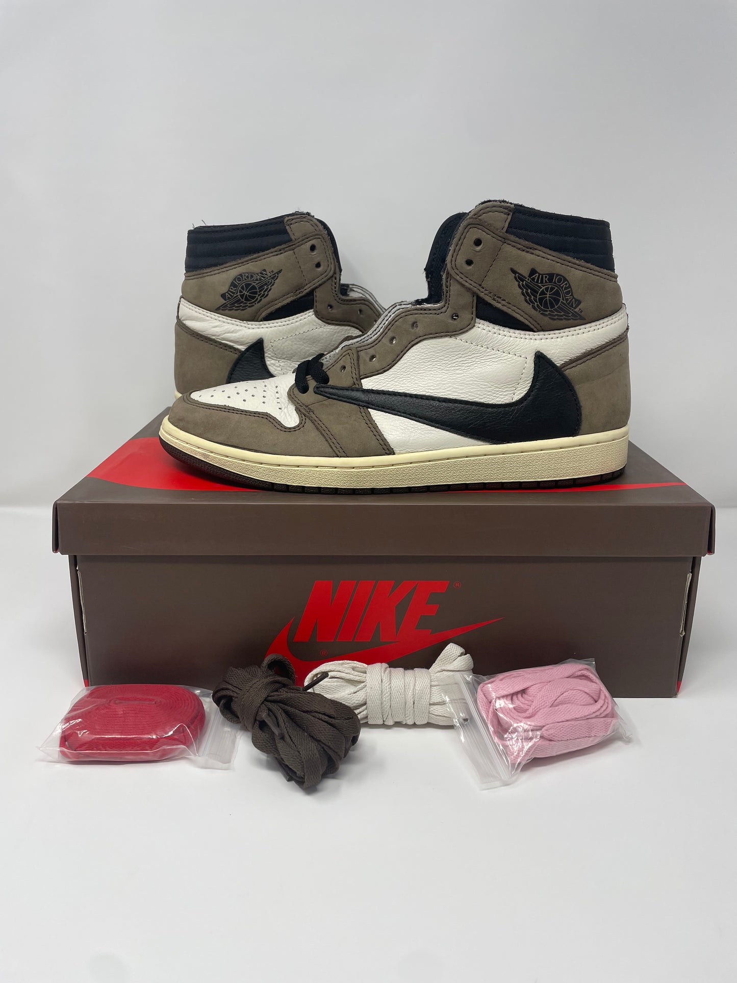 10M Travis Scott Jordan 1 high Mocha