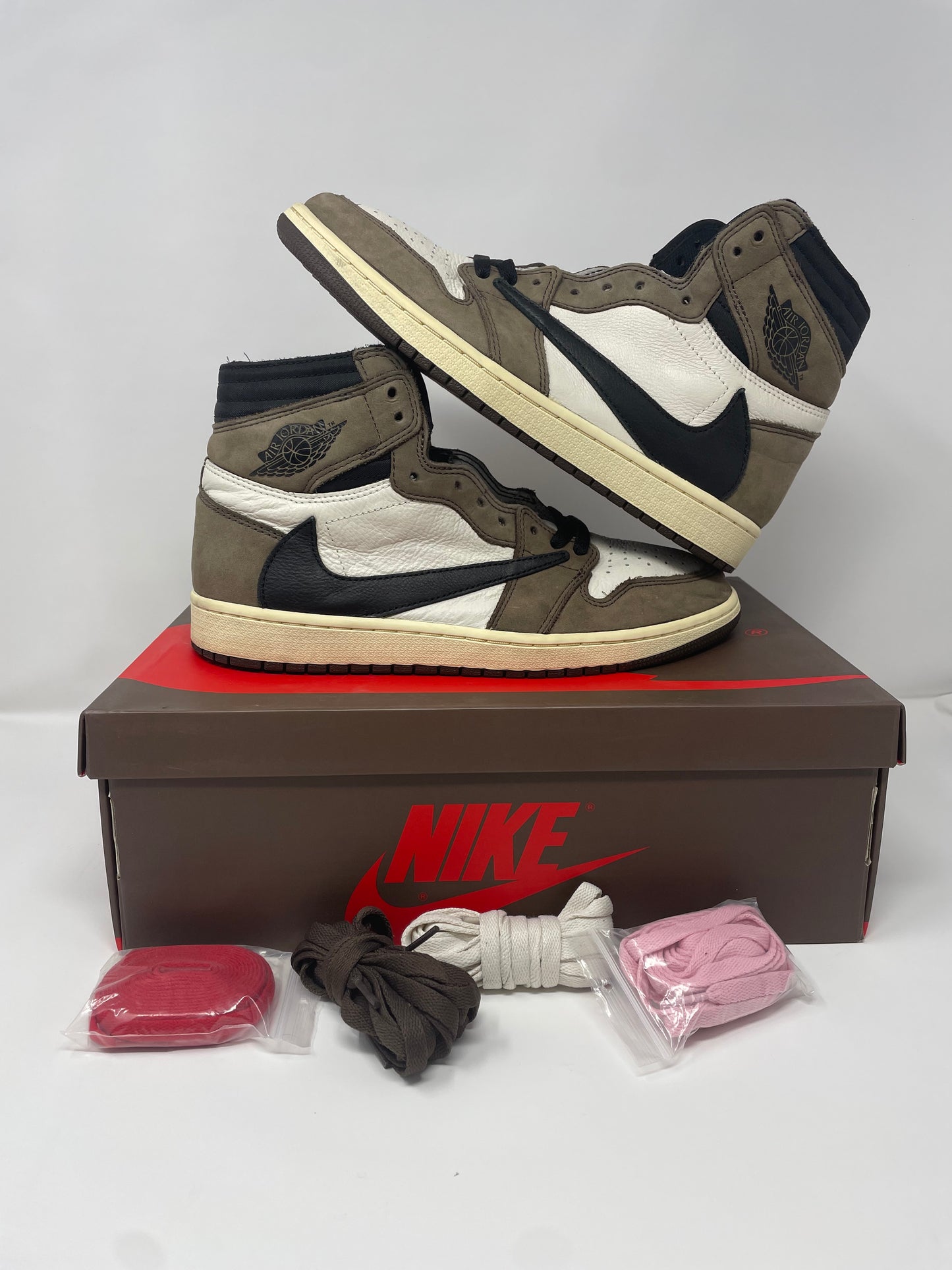 10M Travis Scott Jordan 1 high Mocha
