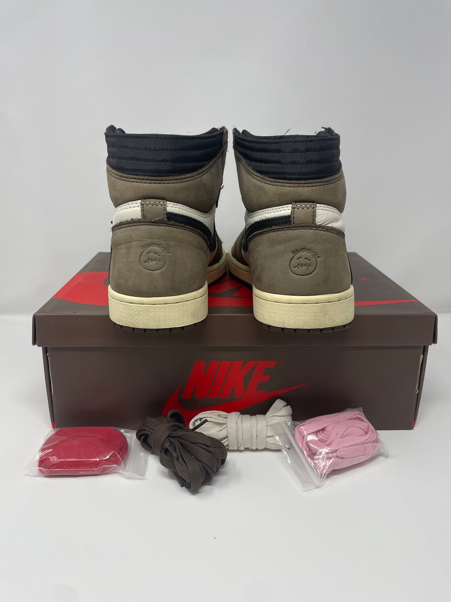 10M Travis Scott Jordan 1 high Mocha